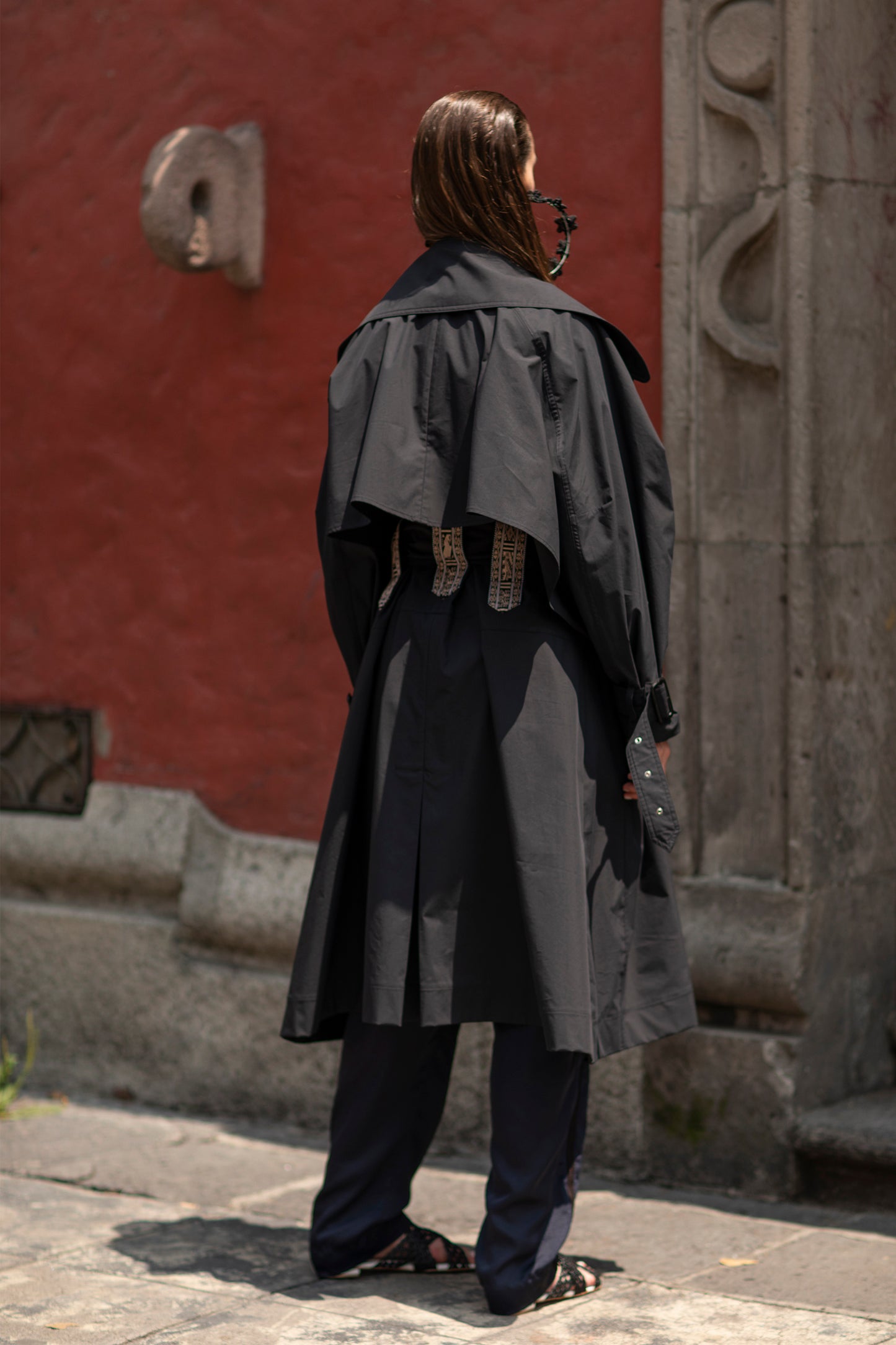 Weather cloth volume Trench coat with Purepecha artisan woven tape